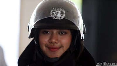 Cantiknya Pasukan Penjaga Perdamaian Polri