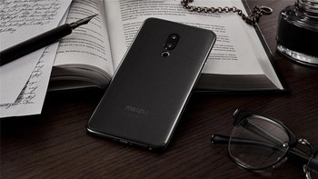 Ponsel ini memiliki satu kamera belakang yang ukurannya 12 MP. Sementara kamera depannya 20 MP.  Foto: Meizu