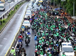 Ojol Serbu Kedubes Malaysia Sikapi Pernyataan Bos Big Blue Taxi