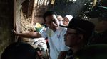 Aksi Mentan Bagi-bagi 50 Ekor Ayam ke 40 KK di Cianjur
