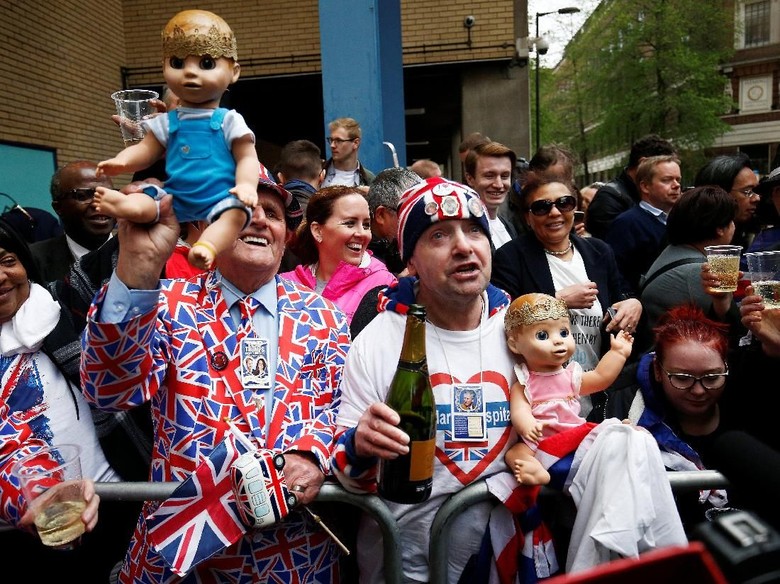 Kate Middleton Lahirkan Bayi Laki-laki, Warga Bersorak Kate Middleton Lahirkan Bayi Laki-laki, Warga Bersorak