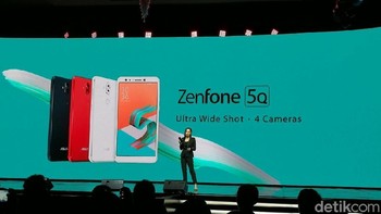 Zenfone 5Q sendiri ini punya nama lain Zenfone 5 Lite di beberapa negara.  Foto: Muhammad Alif Goenawan/detikINET