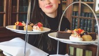 My face when theres this much food around me, tulis Kimberly pada foto ini. Wah senyumnya manis banget ya kalau banyak makanan. Foto: Instagram @kimberlyryder