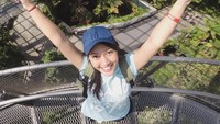 Tidak hanya dalam negeri, dia juga liburan ke luar negeri. Sebut saja Singapura, China, Hong Kong, Malaysia, India dan Thailand. (melindalfred/Instagram)