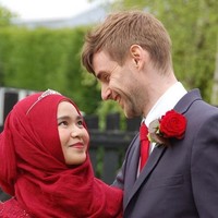 Hampir setiap wanita mendambakan pasangan yang tampan nan romantis. Tak sedikit pula wanita Indonesia yang ingin punya suami bule, karena dianggap lebih tampan dan mapan. Foto: Instagram