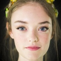 Punya wajah cantik seperti boneka membuat Willow Hand menjadi salah satu model paling dicari sekarang. Kecantikan model 18 tahun ini dikatakan unik karena mirip putri dalam film Disney. Willow pun telah bekerja untuk brand-brand terkenal, seperti Prada, Valentino, Chanel, Dolce & Gabbana, hingga Alexander McQueen. Foto: Instagram