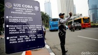 Kebijakan ini baru sekedar uji coba yang akan dilakukan selama satu pekan dimulai dari hari ini, Senin (23/4). Nantinya uji coba ini akan dievaluasi untuk mengkaji efektivitasnya.