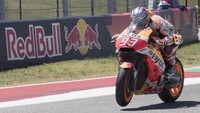Setelahnya, Marquez perlahan-lahan menjauhi para rivalnya. Pebalap Repsol Honda itu sama sekali tak mendapatkan perlawanan. Foto: Getty Images