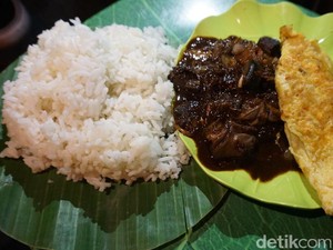 Ini Racikan Babat Gongso dan Nasgor Babat Pak Karmin yang Melegenda