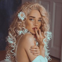 Meski berasal dari Rusia, wajah Kseniya Rain tidak terlihat seperti model Rusia kebanyakan. Dengan sentuhan seninya, wanita itu terlihat seperti wanita dalam lukisan. Foto: Instagram