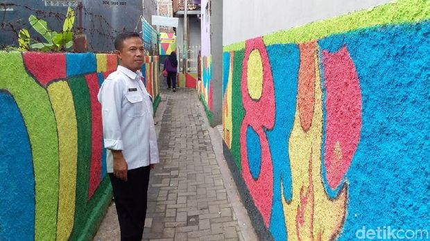 Melihat Kampung Gersang di Garut yang Kini Jadi Indah dan Penuh Warna