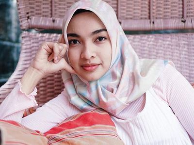 Kini Mantap Berhijab, Tika Bravani Makin Cantik