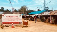 Fasilitas yang dibangun antara lain Rumah Dinas Pegawai, Wisma Indonesia, Gedung Serbaguna, Pasar Perbatasan, fasilitas umum  (rest area, ATM Center, Masjid, Gereja), fasilitas sosial (plaza dan ruang terbuka hijau, gedung serbaguna, foodcourt, parkir kendaraan), mess pegawai, serta Pos Pamtas TNI/Polri. Pool/Kementerian PUPR.