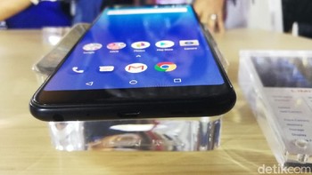 Ditenagai prosesor Snapdragon 636. Asus menghadirkan Zenfone Max Pro ini dengan tiga varian memori internal. Foto: Muhammad Alif Goenawan/detikINET