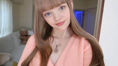 Cantiknya Kebangetan! Foto Model yang Dijuluki Barbie Hidup Ini Bikin Terpesona