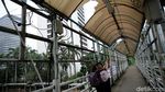 Duh! JPO di Kawasan Sudirman Ini Tidak Terawat