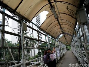 Sandi Minta JPO Tak Terawat di Sudirman Harus Diperbaiki