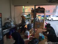 Pempek Ibu Sulastri: Kalau ke Pasar Tebet, Jangan Lupa Jajan Pempek di Sini