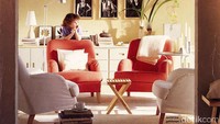 Katalog IKEA di 1998 mulai menampilkan sosok anak kecil di ruan keluarga. Pinterest/Istimewa.