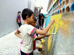 Melihat Kampung Gersang di Garut yang Kini Jadi Penuh Warna