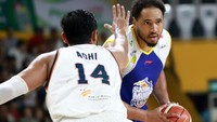 Di kuarter terakhir, Pelita Jaya sempat mendapat momentum setelah tembakan tiga angka Wayne Lyndon Bradford menipiskan skor menjadi 60-64. Namun Satria Muda bertahan dengan baik hingga akhirnya mengunci kemenangan 69-64.
