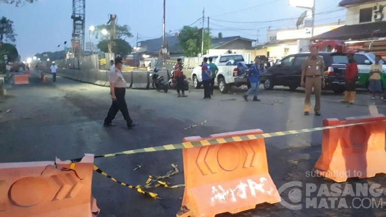 Ada Pipa Gas Bocor di Cakung, Lalin Macet Parah Ada Pipa Gas Bocor di Cakung, Lalin Macet Parah