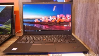 Lenovo adalah salah satu produsen laptop terbesar dan juga serius berkompetisi di bisnis smartphone. Mereka mengakuisisi merek Motorola dari tangan Google pada tahun 2014. Foto: Anggoro Suryo Jati/detikINET 