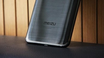 Ponsel ini memiliki dua kamera berukuran 12 MP dan 20 MP.  Foto: Sina Mobile