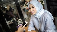 Natasha Rizki juga membagi tips bagaimana menjalani hubungan meski terpaut usia 17 tahun dengan pasangan.