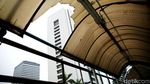 Duh! JPO di Kawasan Sudirman Ini Tidak Terawat