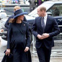 Palet navy menjadi pilihan Kate Middleton dan Pangeran William untuk menghadiri Commonwealth Day di Westiminster Abbey. Foto: Dok. Getty Images