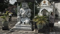 Ada berbagai patung hiasan di dalam Keraton Yogyakarta. Biasanya ada arti dibalik patung tersebut dan menjadi incaran para turis (Pradita Utama/detikTravel)