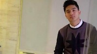 Fotografer Wishnu Aji mengabadikan foto Ayu Ting Ting yang glamor dengan Boy William yang kasual. Keduanya intim di kamar mandi. Foto: Instagram/diaryfashionstyle