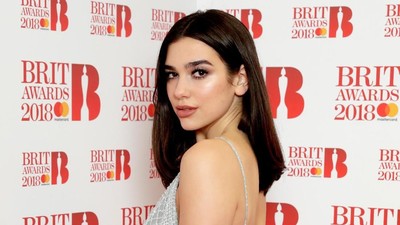 Dua Lipa, Dari Pelayan Hingga Jadi Penyanyi Sukses dengan Kekayaan Rp 41 M