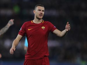 Van Dijk Siap Duel dengan Dzeko