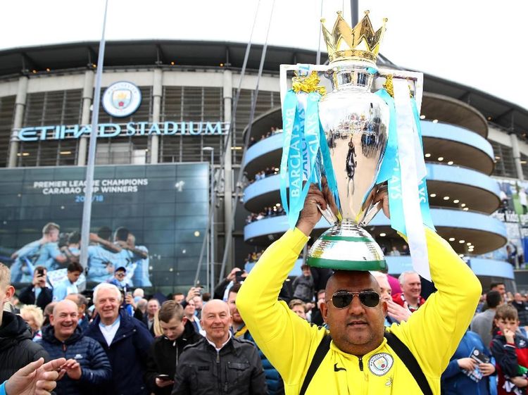 Guard of Honour dan Pesta Kecil City di Etihad Stadium