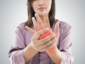 Ini yang Terjadi Saat Tangan dan Kaki Mulai Mati Rasa