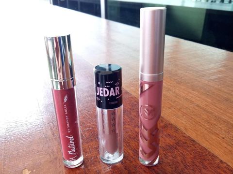 Review 3 Lipstik Artis: Jedar, Shandy Aulia & Nana Mirdad