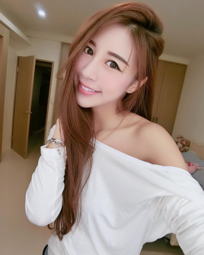 Kenalan dengan Rita Kao, pramugari yang jadi sorotan karena kecantikan yang dimiliknya. Foto: Instagram @love_ritakao