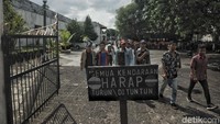 Keraton Yogyakarta dibangun oleh Sultan Hamengku Buwono I pada tahun 1755. Pintu masuk wisatawan yang ada di samping sebeleah barat keraton (Pradita Utama/detikTravel)