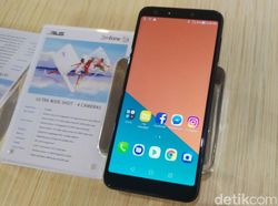 Aksi Zenfone 5Q dan Zenfone Max yang Menggoda