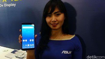 Zenfone Max Pro (M1) tampak depan. Foto: Muhammad Alif Goenawan/detikINET
