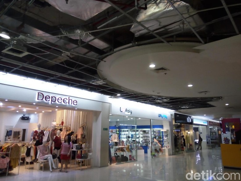 Plafon di Solo Paragon Mall Ambrol, Ini Kata Manajemen Plafon di Solo Paragon Mall Ambrol, Ini Kata Manajemen
