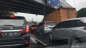 Simak! Tol Jagorawi Arah Jakarta Padat di Kawasan Dukuh dan Cililitan