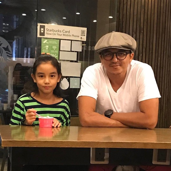 Pose Engku Emran Makan Es Krim hingga Kesalahan Nama Menu Bikin Ngakak