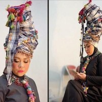 Melly Goeslaw pernah mengunggah foto penampilannya berhijab yang mendatangkan protes. Pada foto yang ditampilkannya di Instagram itu, Melly tampil memakai turban yang bentuknya memanjang ke atas. Gaya hijabnya yang unik tersebut dikritik oleh netizen dari Malaysia. Mereka menyebut apa yang dipakai pencipta lagu ternama itu bukanlah hijab dan mirip alien hingga unta. Melly pun memberikan komentarnya, Saya bukan wanita berhijab. Saya hanya wanita yang sangat bahagia menutup bagian-bagian tubuh saya yang sebaiknya ditutup dan belum memenuhi syarat-syarat seperti wanita berhijab.” Foto: Instagram melly_goeslaw