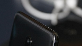 Sementara baterainya punya kapasitas 3.000 mAh. Foto: Sina Mobile