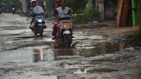 Kondisi jalan Pamarayan-Rangkasbitung kondisinya rusak parah. Jalan tersebut adalah penghubung antara 2 kabupaten yaitu Serang dan Lebak. Foto: Dok Pribadi