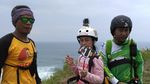 Foto: Paralayang di Pantai Pacitan, Dahsyat!
