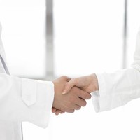 Survei Ungkap Fakta Ironis tentang Gen Z, Takut Berjabat Tangan